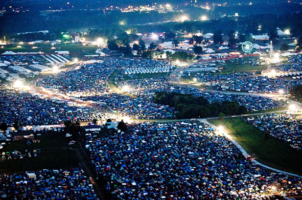 1131509-overview-crowd-bonnaroo-2011-617-409
