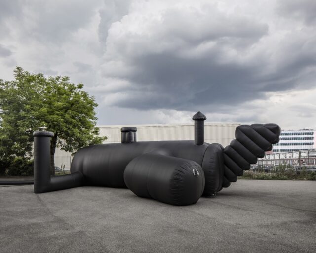 shelter-architecture-black-inflatable-installation-pvc-bureau-a_dezeen_2364_col_5-1
