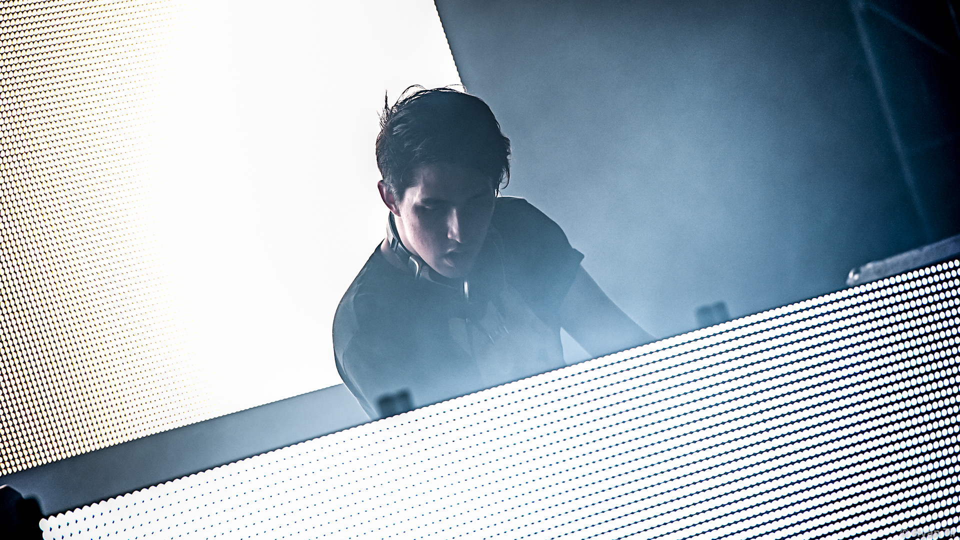Porter Robinson's Blonde Hair: Fans React to the DJ's Bold Look - wide 2