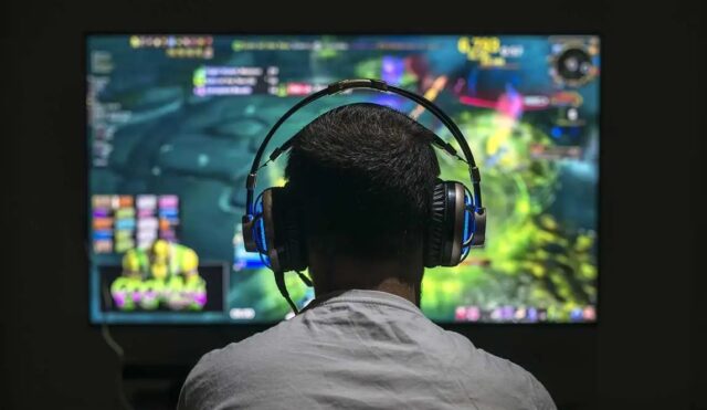 Celebrities That Stream On The Side