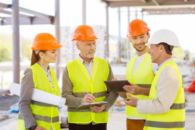 contractors-meeting-768x512