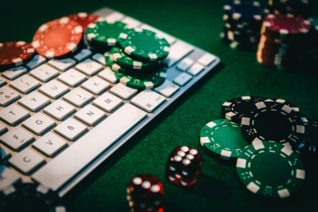 Strategies to Play Online Poker for Beginners
