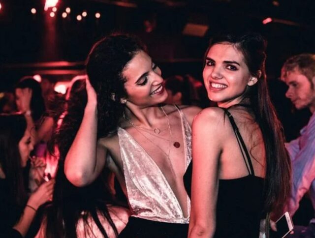 Pick Up French Girls and How to Hookup With Local Women